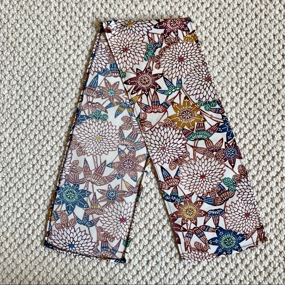 🌸Japanese Kimono Silk Scarf in Chrysanthemum